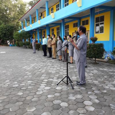 Pemberian Amanat Oleh Kepala Sekolah