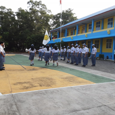 Penyerahan Bendera Dari Pengurus Lama Ke Pengeurus Baru
