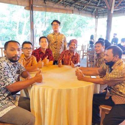 Pura Pura Candid