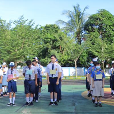 Di Sela Sela Upacara