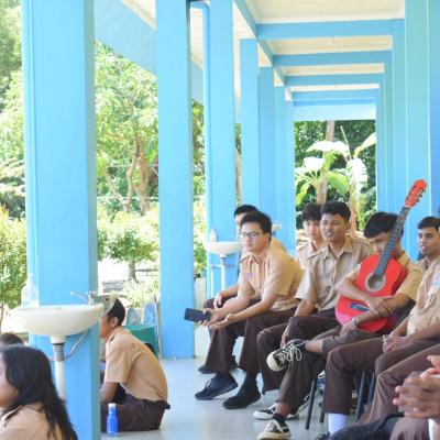 Lagi Liatin Apaan Sih